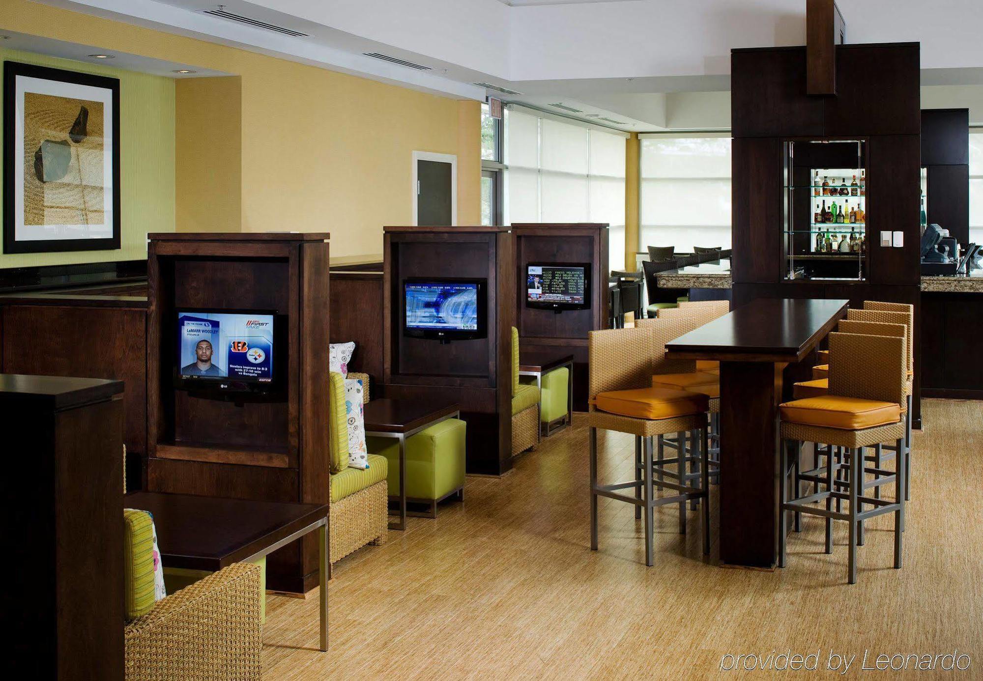 Holiday Inn チェサピーク エクステリア 写真
