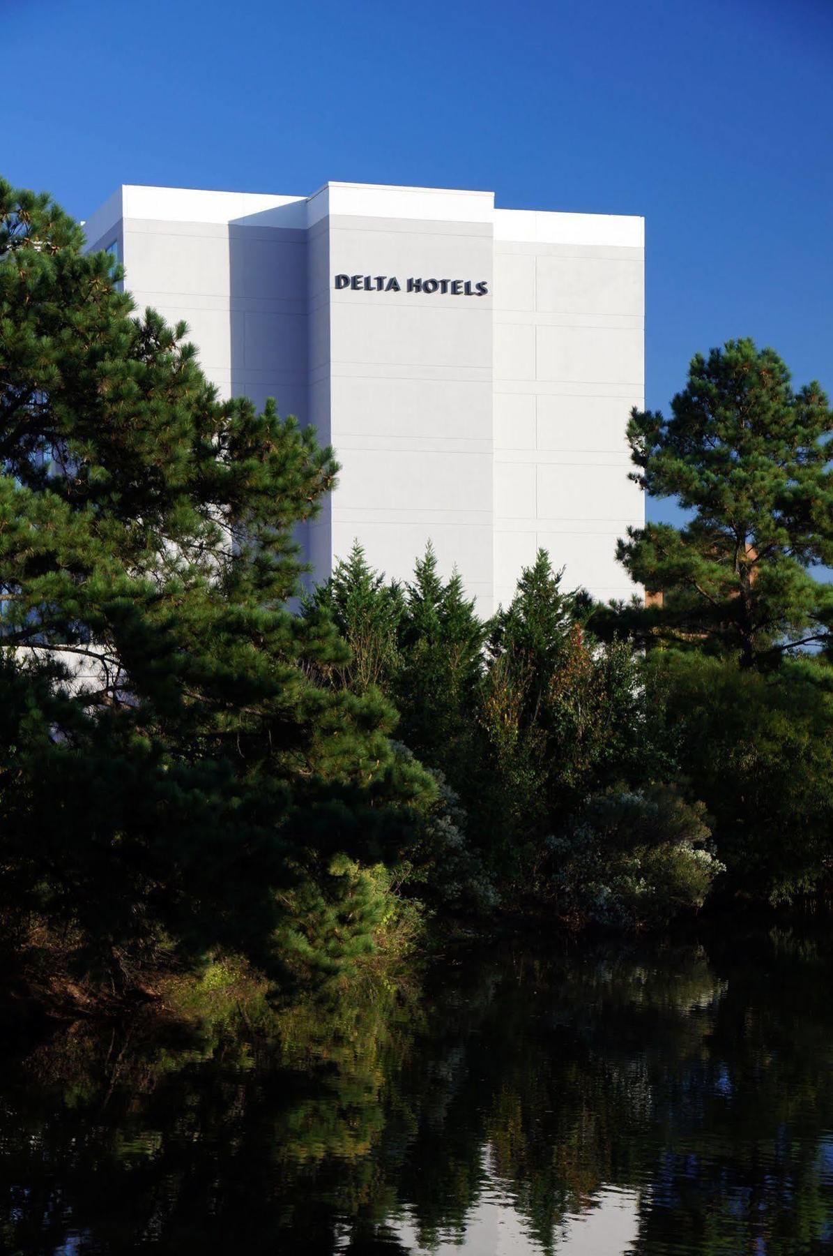 Holiday Inn チェサピーク エクステリア 写真
