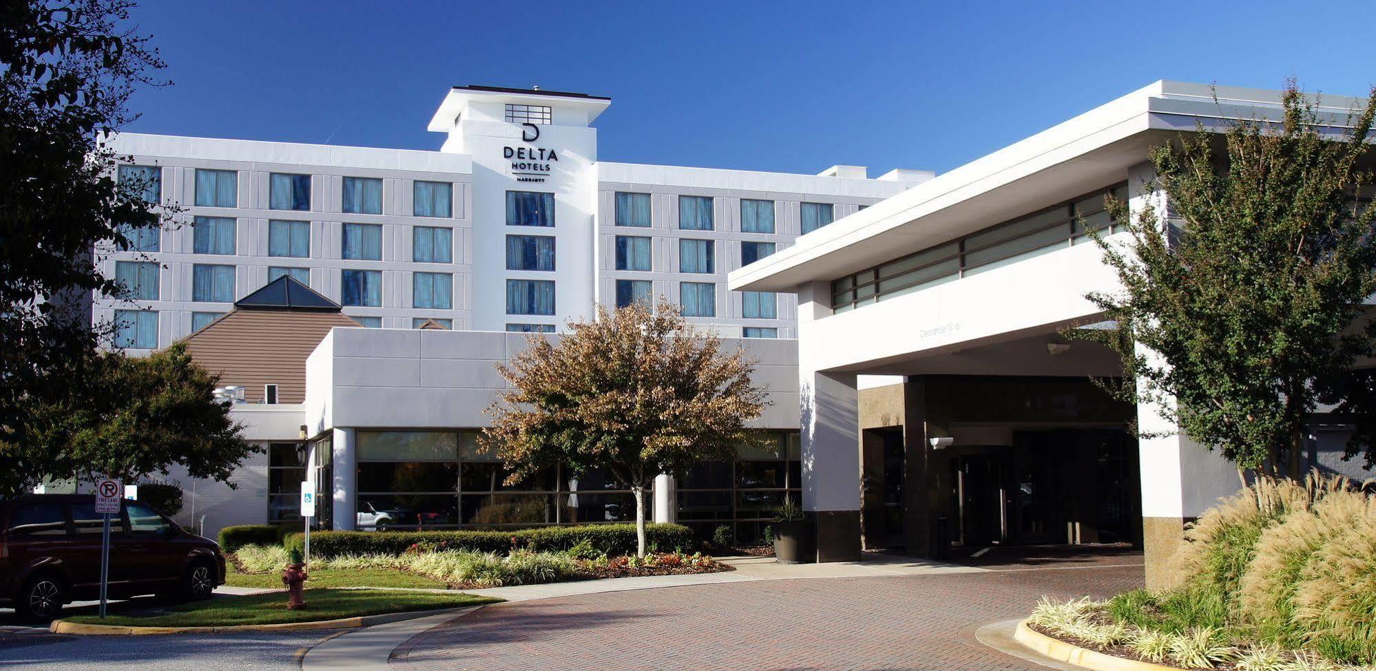 Holiday Inn チェサピーク エクステリア 写真
